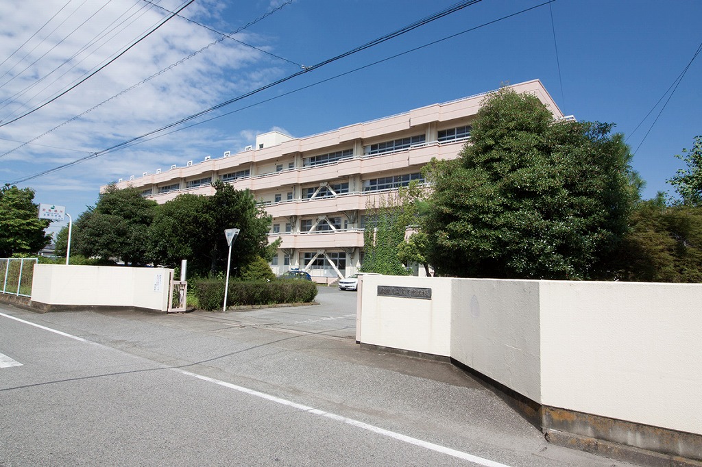 宝泉中学校