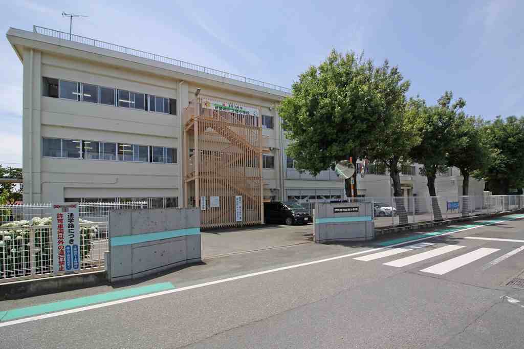 境小学校