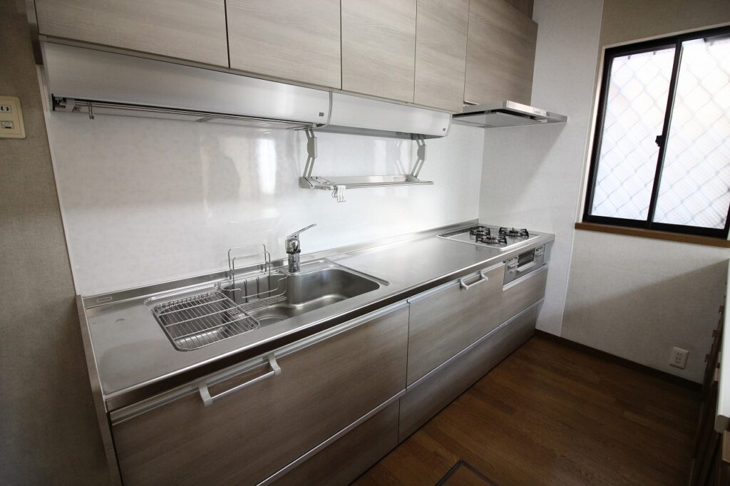 ガスコンロ3口のキッチン